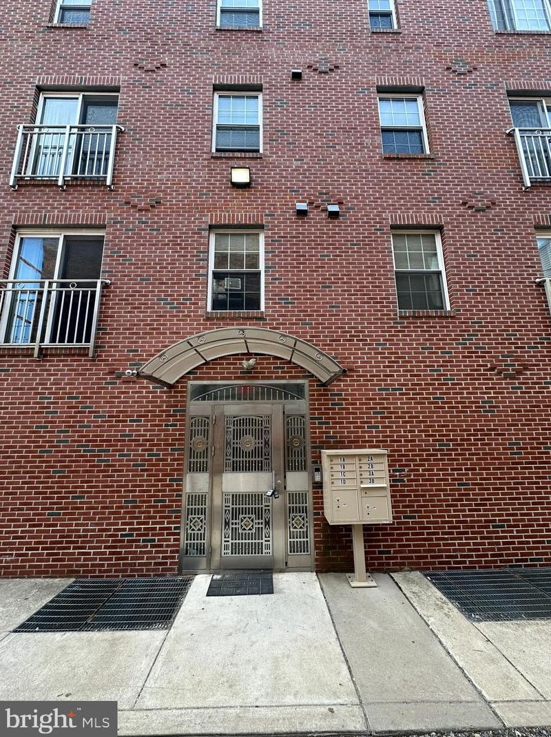 1216 Wallace St #1a, Philadelphia, PA 19123
