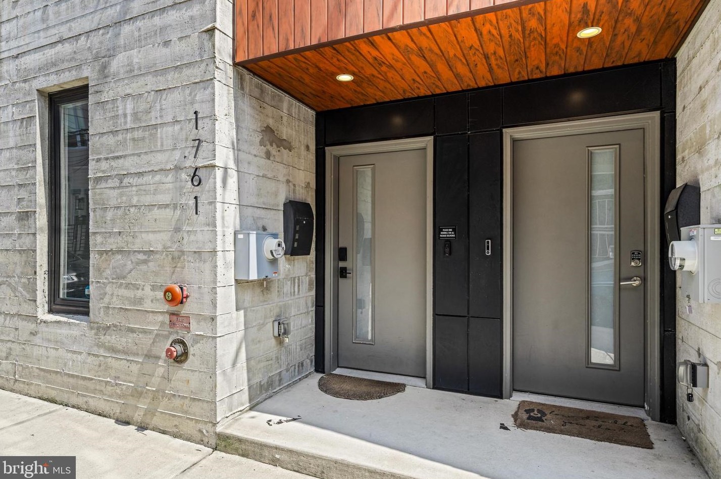 1761 Waterloo St, Philadelphia, PA 19122-3217