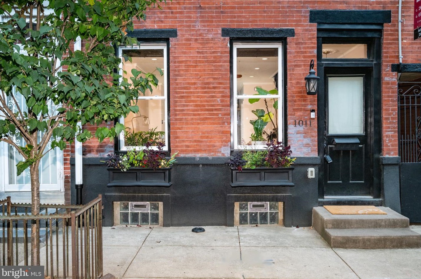 1011 Randolph St, Philadelphia PA  19123-1409 exterior