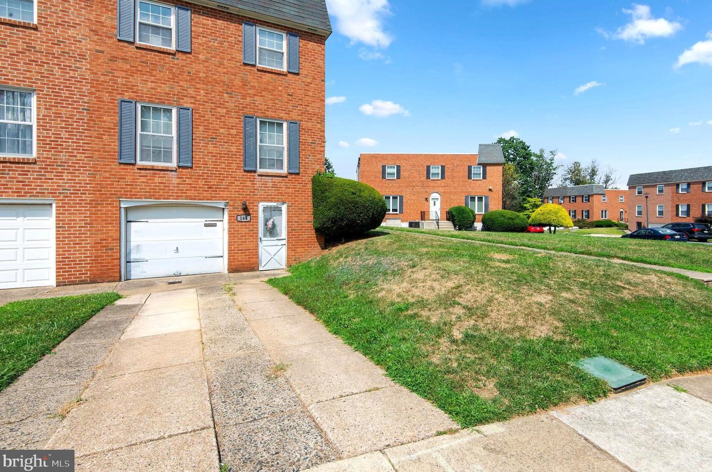 165 Larkspur St, Philadelphia, PA 19116-2701