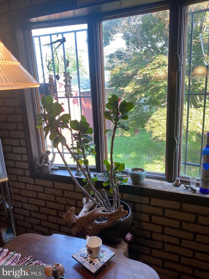 6104 Walker St, Philadelphia PA 19135-3525 exterior