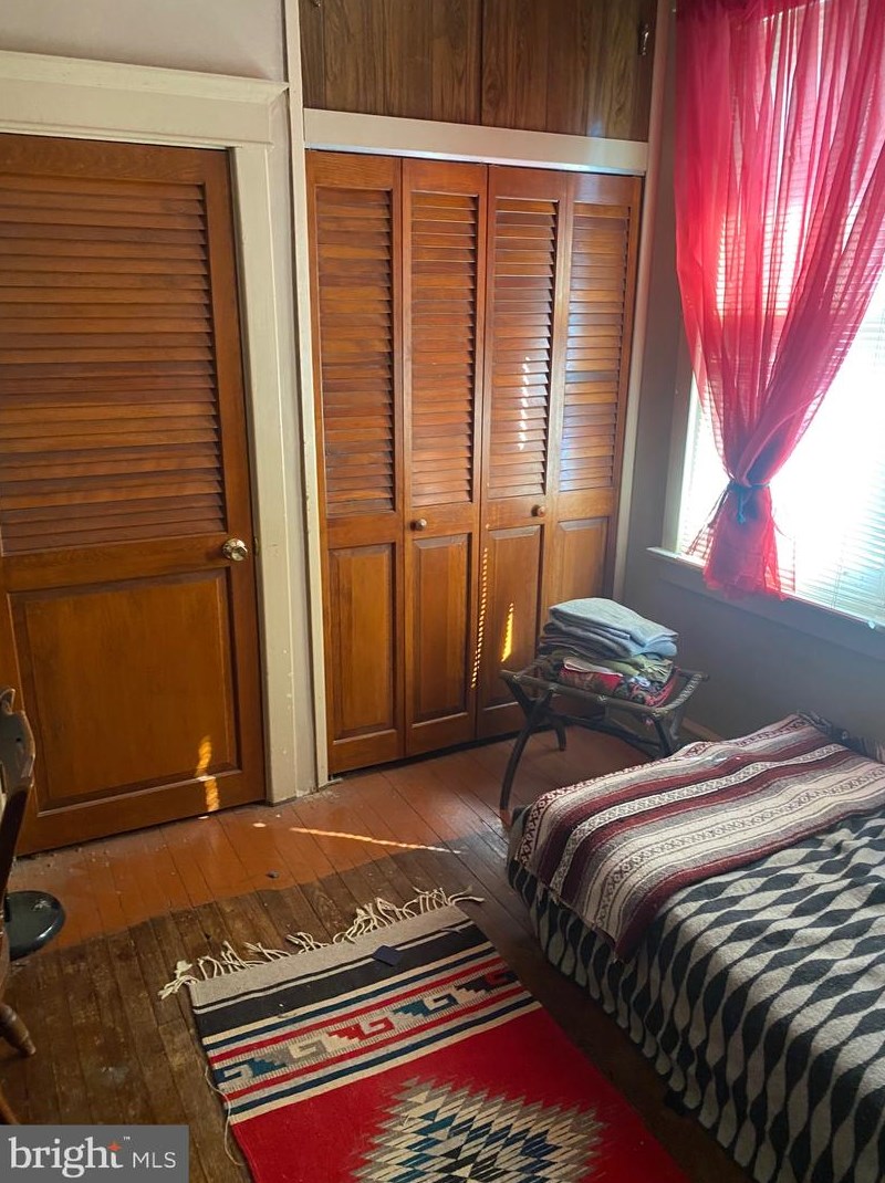 6104 Walker St, Philadelphia PA 19135-3525 exterior