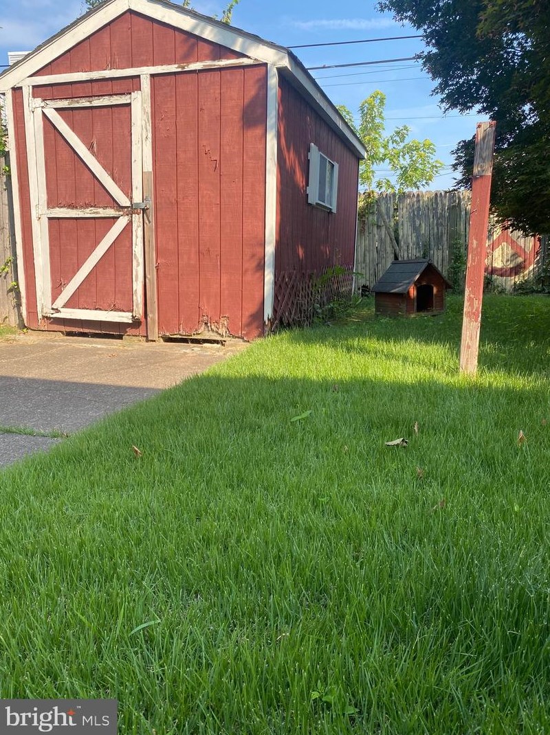 6104 Walker St, Philadelphia PA 19135-3525 exterior