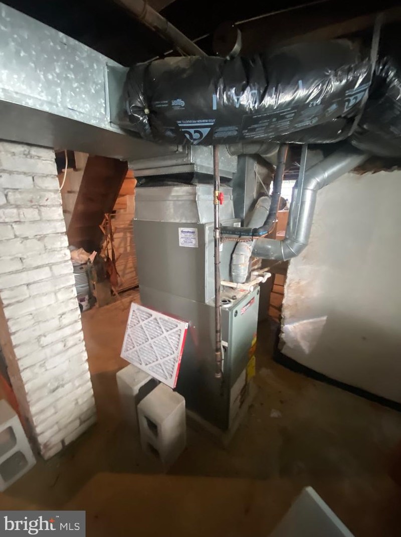 6104 Walker St, Philadelphia PA 19135-3525 exterior