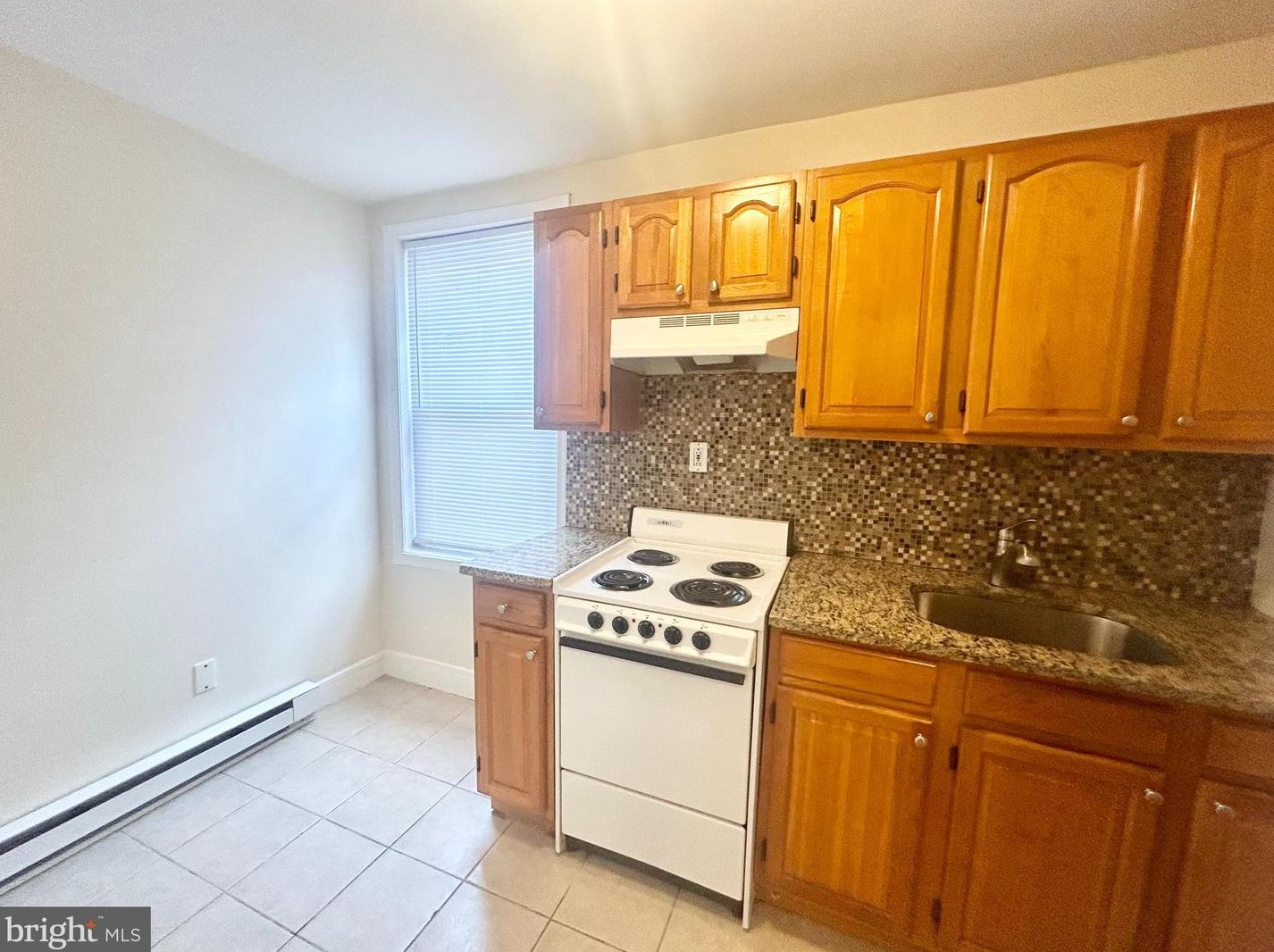 1819 W Oxford St #e, Philadelphia, PA 19121