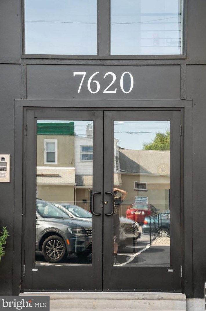7620 Ridge Ave, Philadelphia, PA 19128-3138