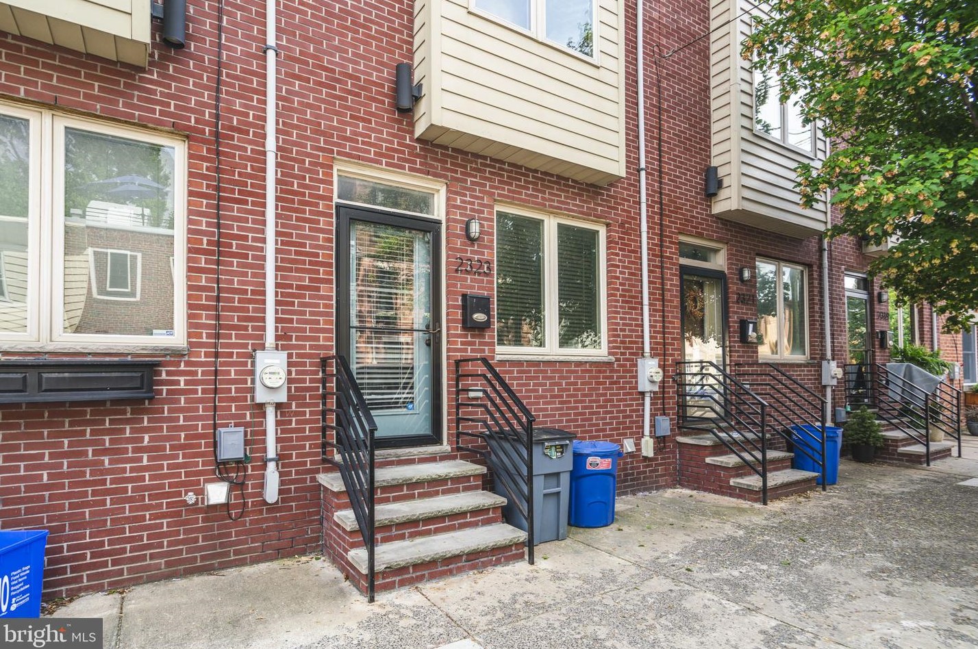 2323 Thompson St, Philadelphia PA  19125-3628 exterior