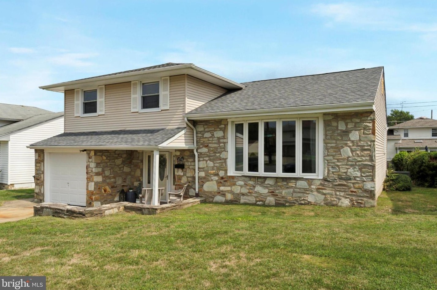 9743 Morefield Rd, Philadelphia, PA 19115-1949