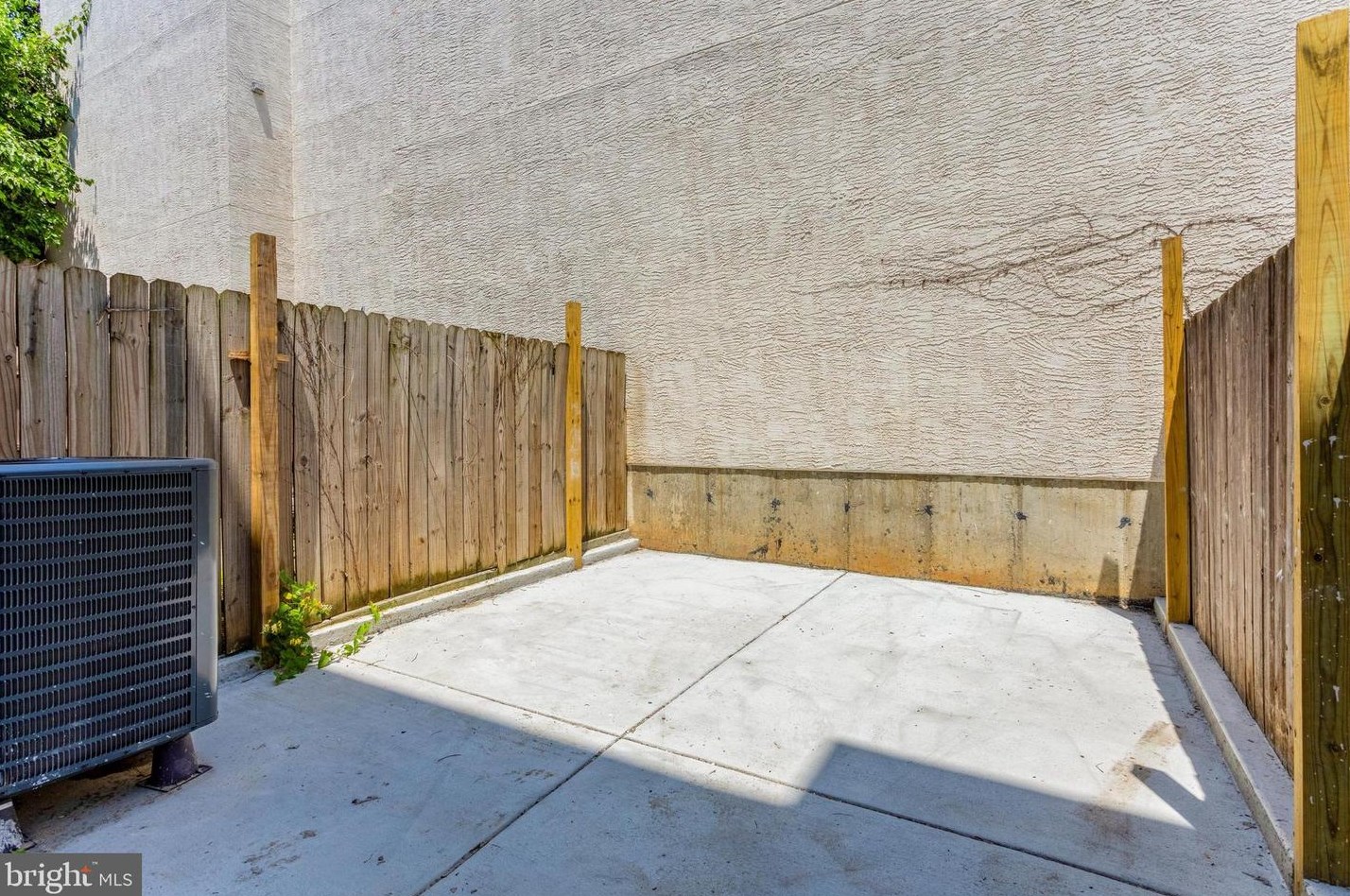 1519 Seybert St, Philadelphia PA  19121-4305 exterior