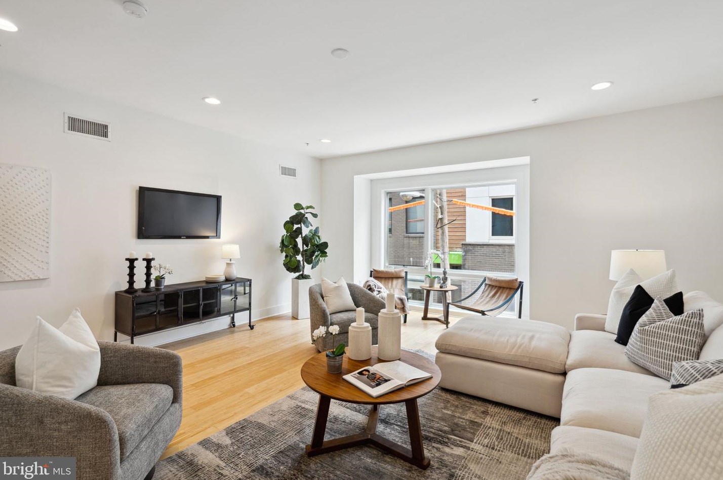 1102 N Hope St, Philadelphia, PA 19123