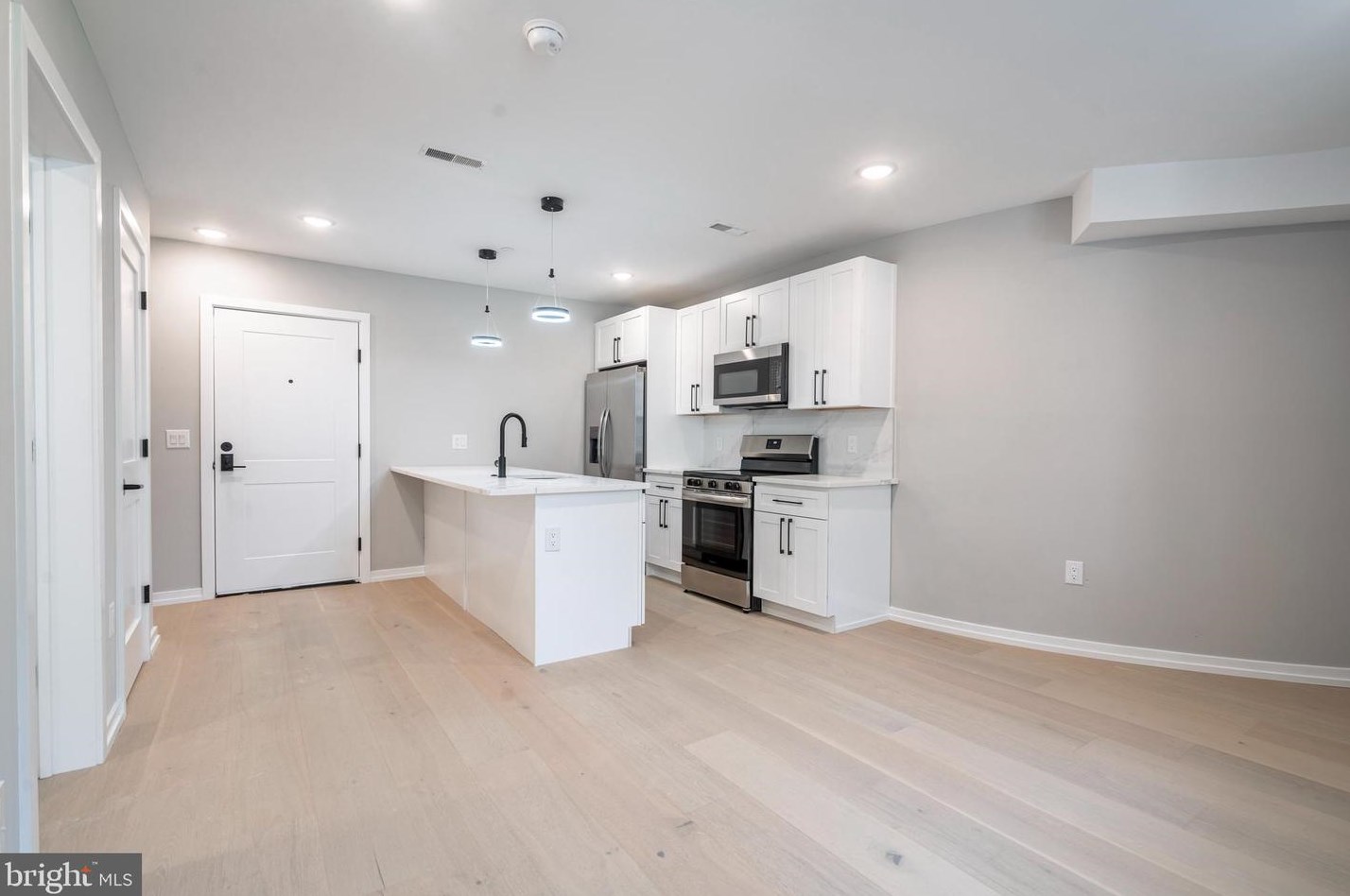 719 Dickinson St #2f, Philadelphia, PA 19147