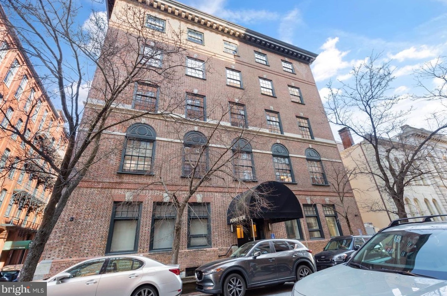 303 Vine St, Philadelphia PA  19106-1142 exterior
