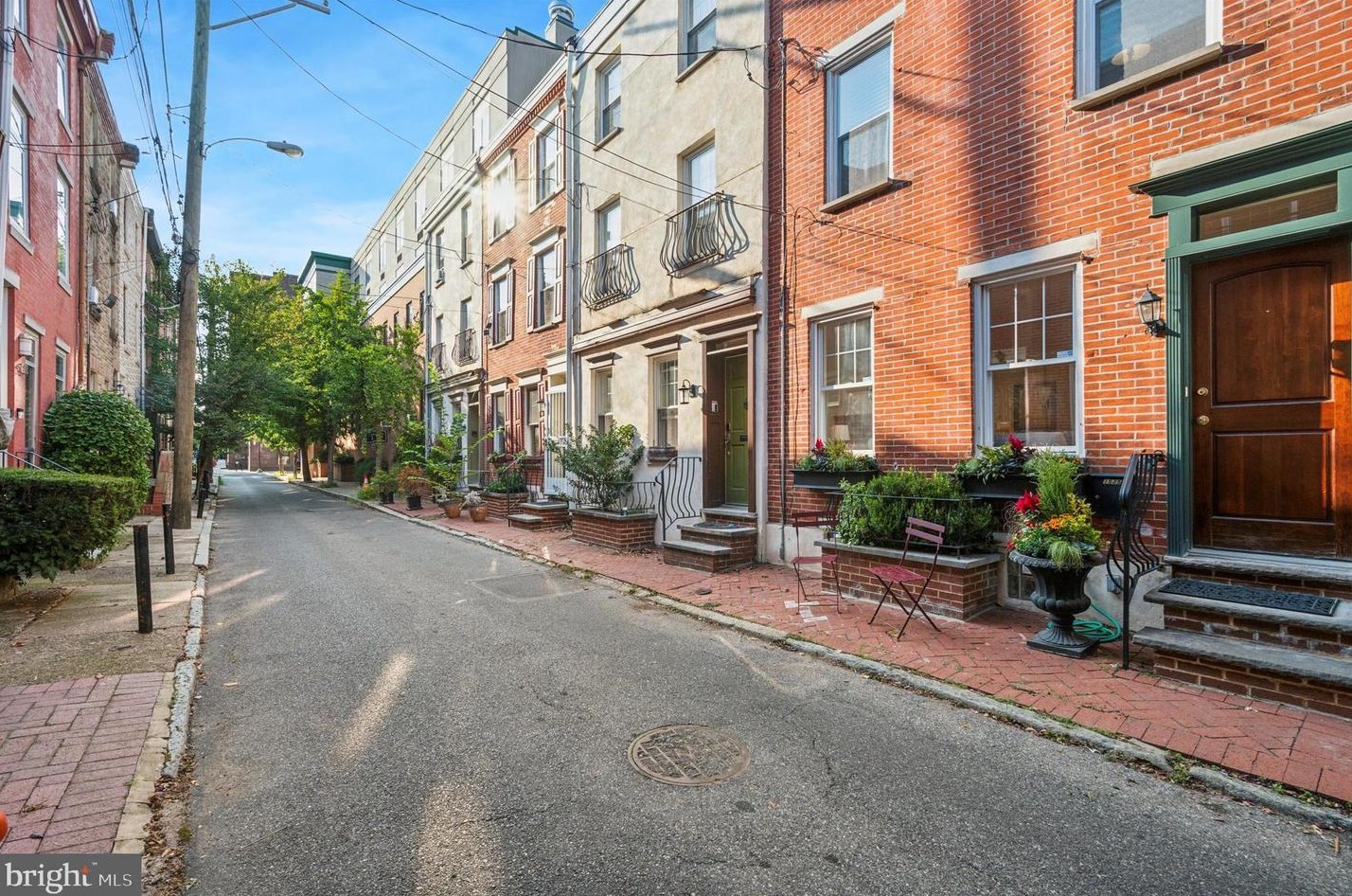 1525 Naudain St, Philadelphia, PA 19146-1626