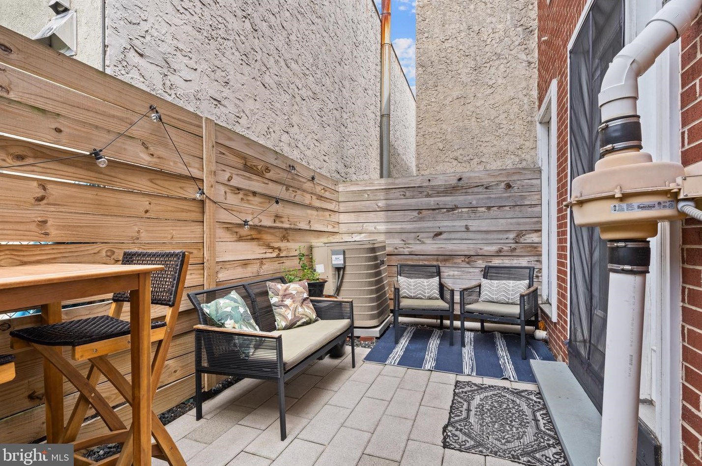 1354 Susquehanna Ave, Philadelphia PA  19122-1118 exterior
