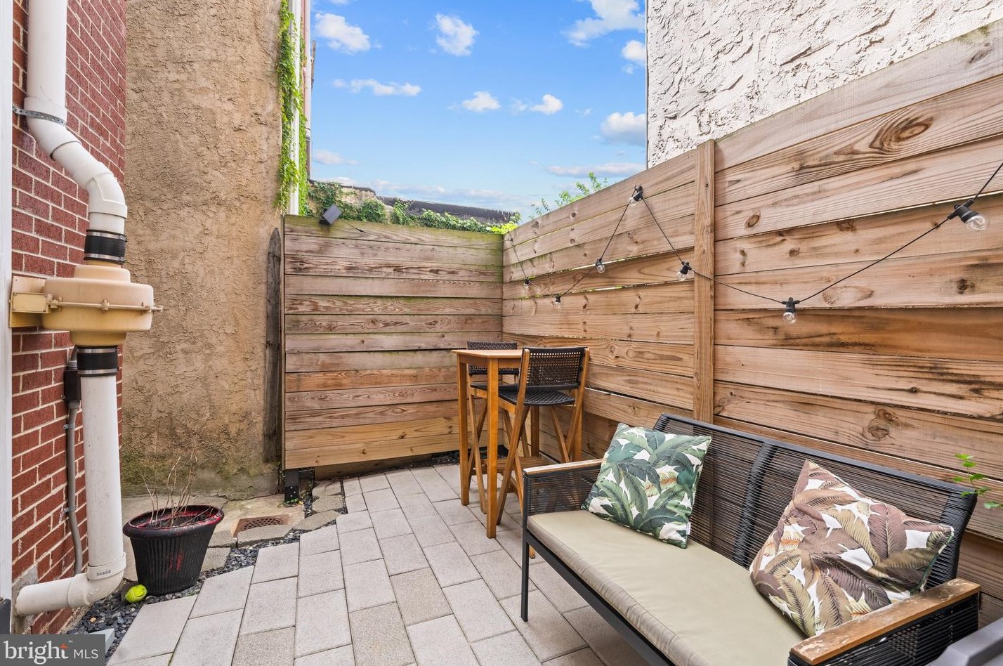 1354 Susquehanna Ave, Philadelphia PA  19122-1118 exterior