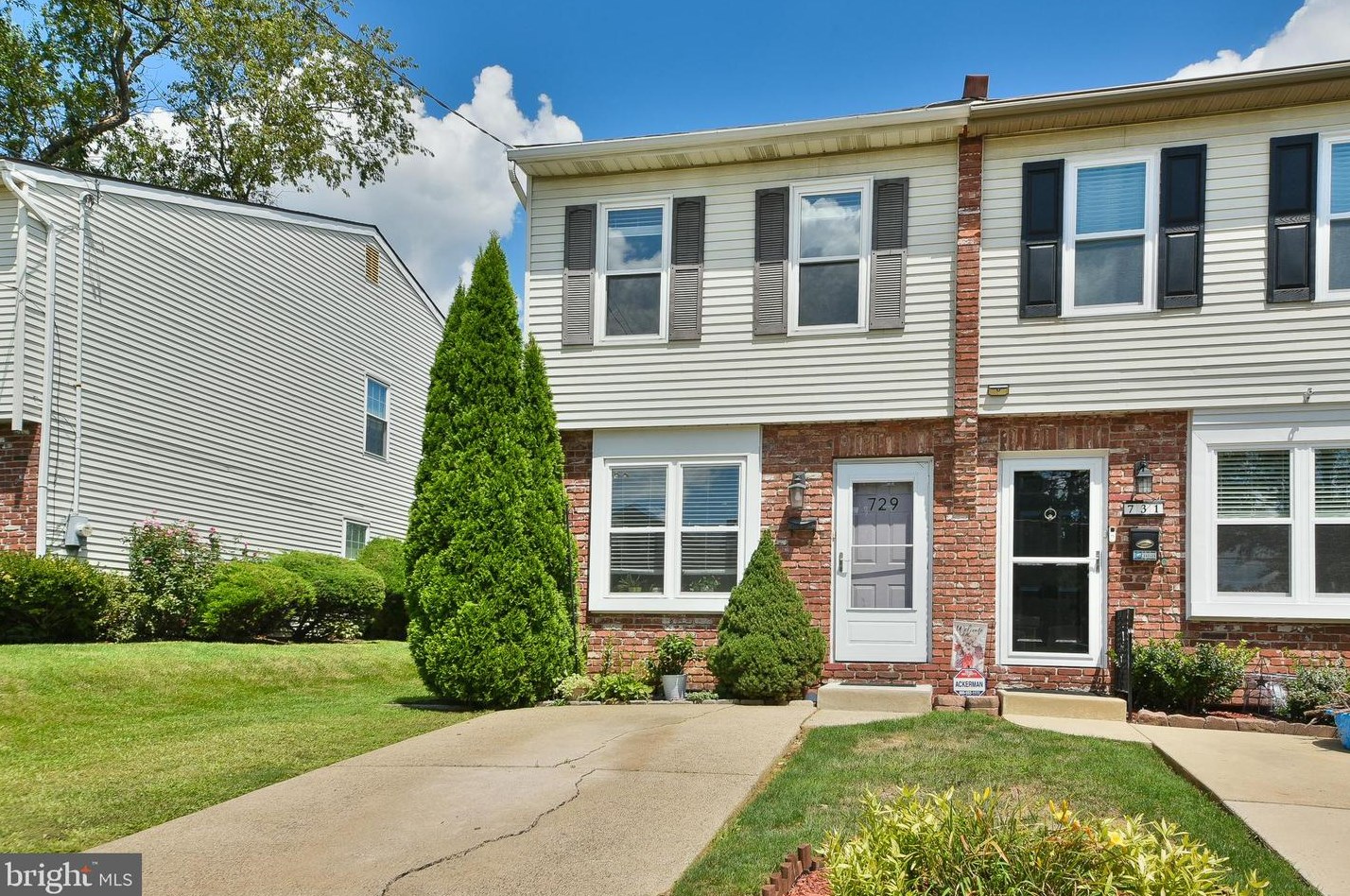 729 Stanwood St, Philadelphia, PA 19111-2332