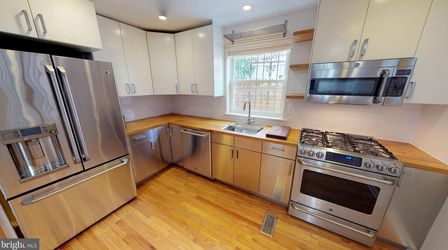 1517 Rodman St, Philadelphia, PA 19146-1628