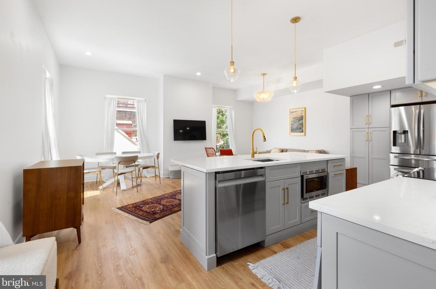 1119 Pine St Apt 202, Philadelphia, PA 19107