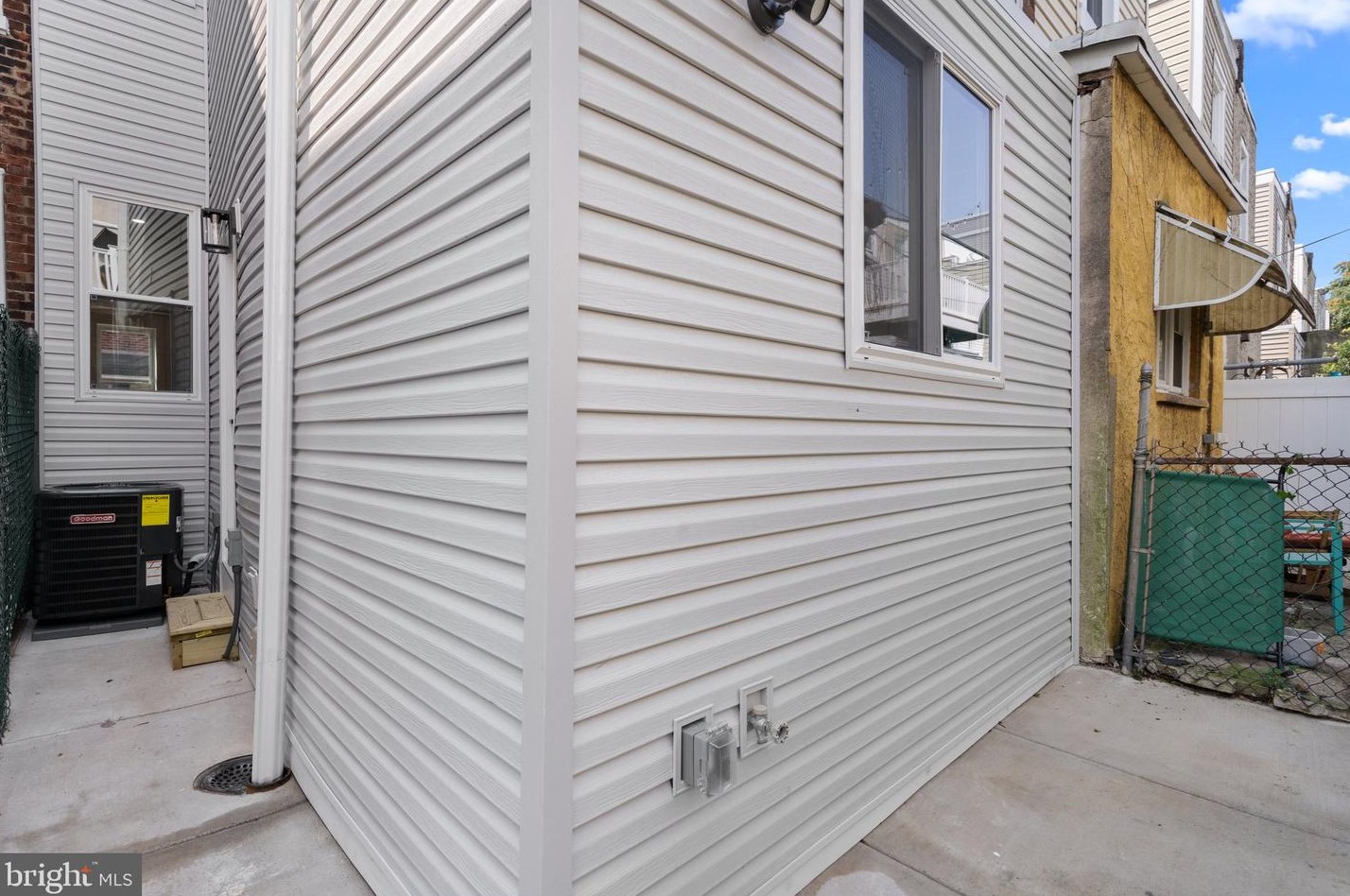 837 Mercer St, Philadelphia PA  19125-3518 exterior
