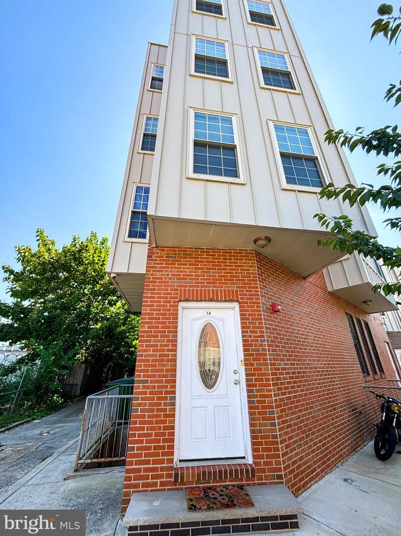 921 Ridge Ave, Philadelphia, PA 19102-1431