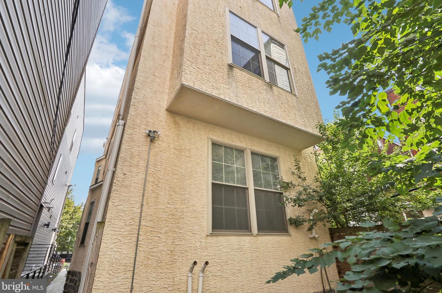 4255 Sansom St, Philadelphia PA  19104-3023 exterior