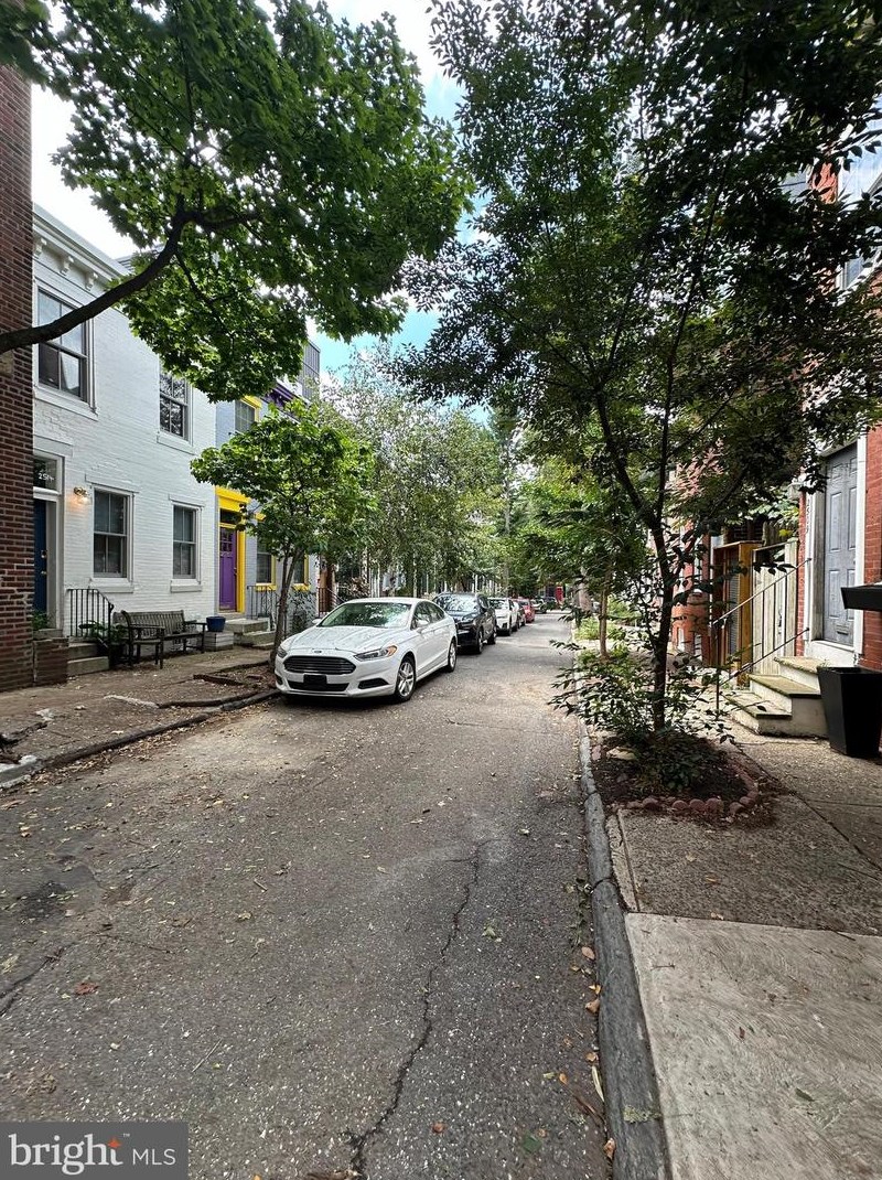 2514 Waverly St, Philadelphia, PA 19146