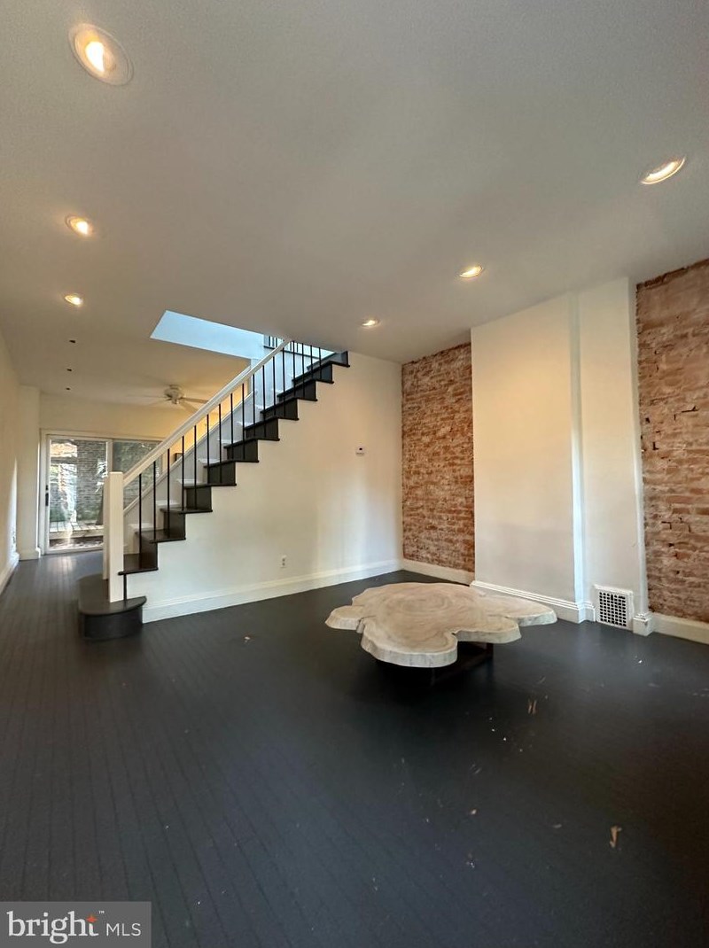 2514 Waverly St, Philadelphia PA  19146-1050 exterior