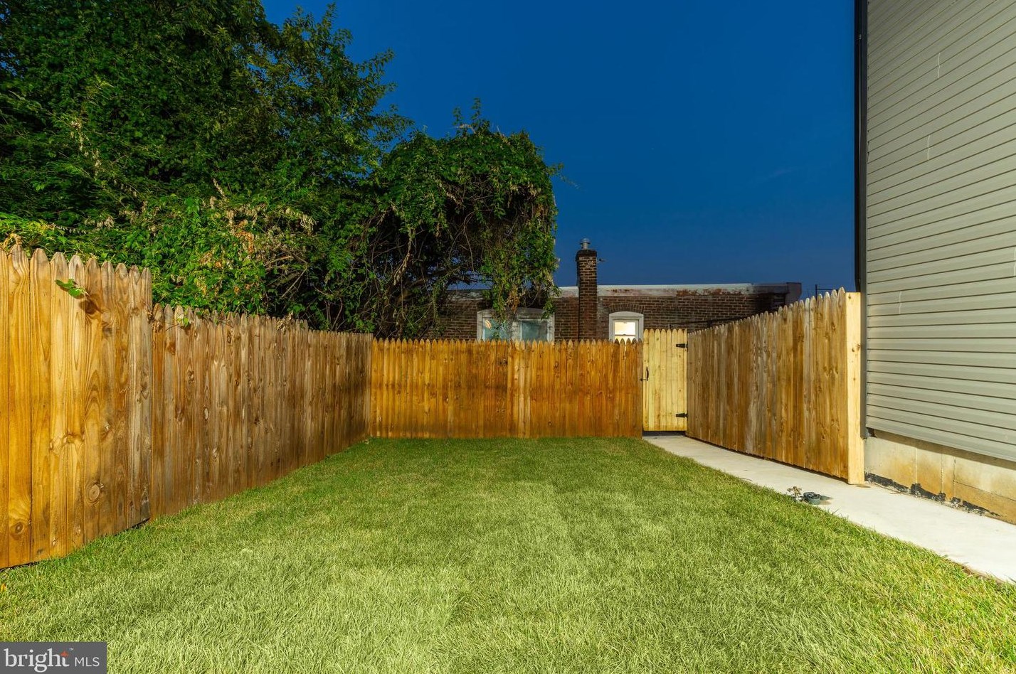 202 Ripka St, Philadelphia PA  19127-1104 exterior