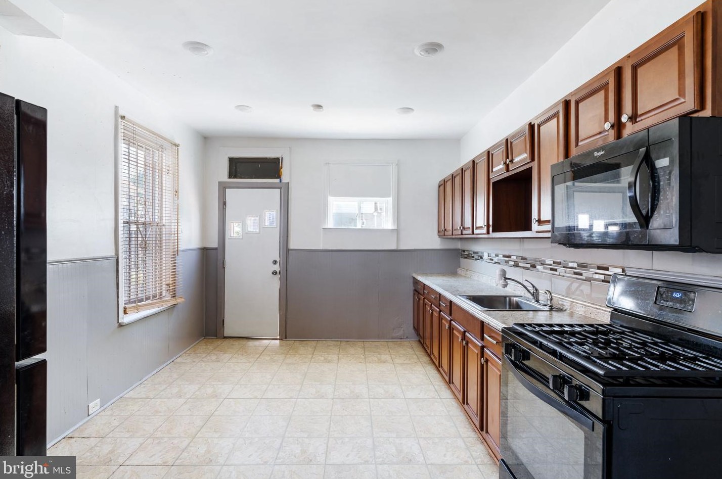 1824 Tasker St, Philadelphia PA  19145-1417 exterior