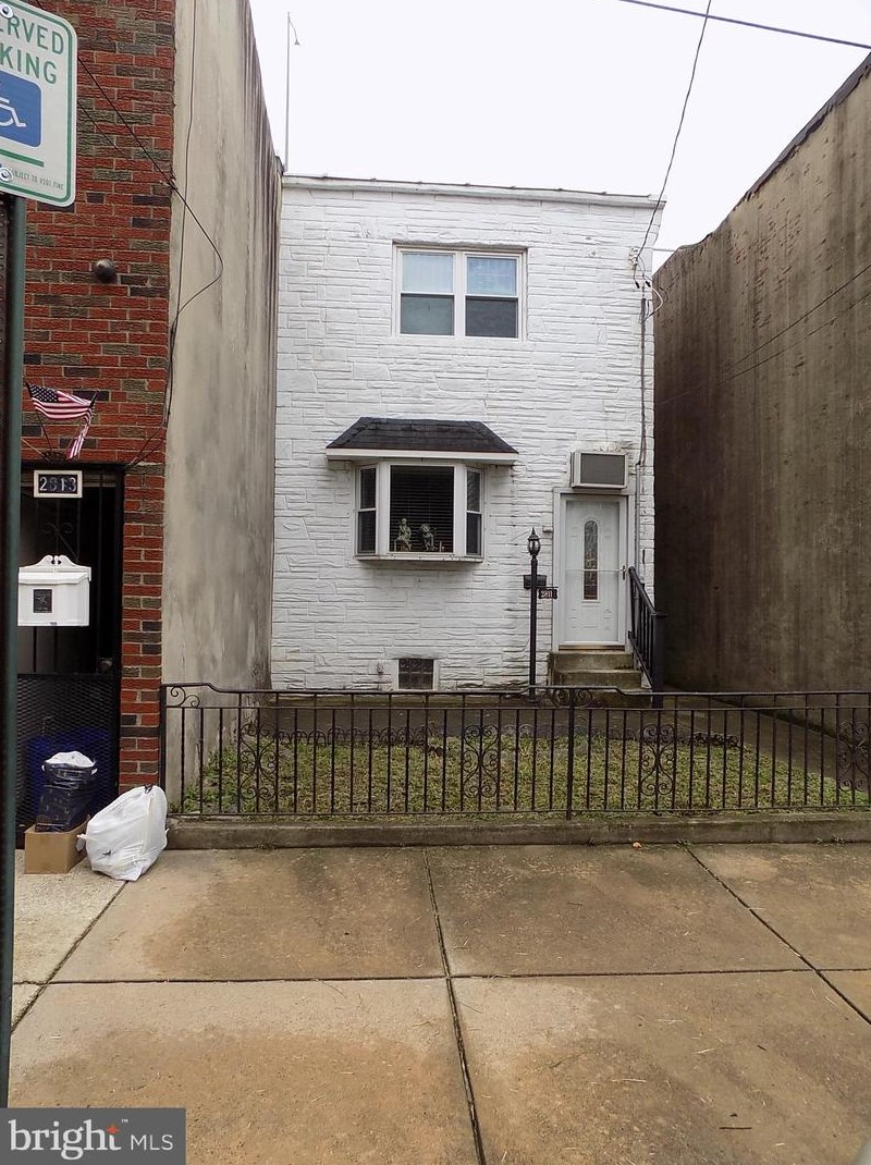 2811 Salmon St, Philadelphia, PA 19134-5602