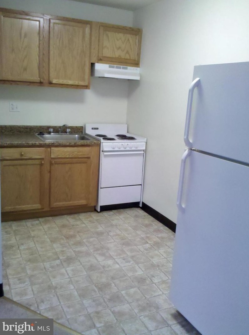 7850 Oxford Ave, Philadelphia PA  19111-2275 exterior