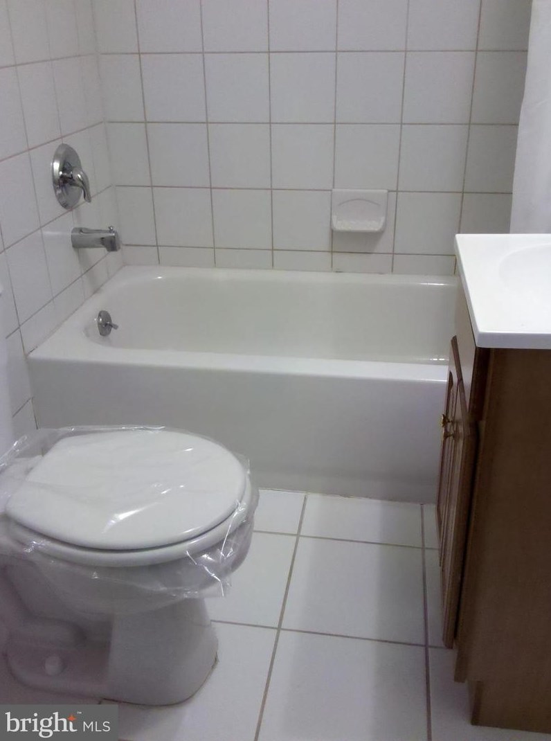 7850 Oxford Ave, Philadelphia, PA 19111-2275