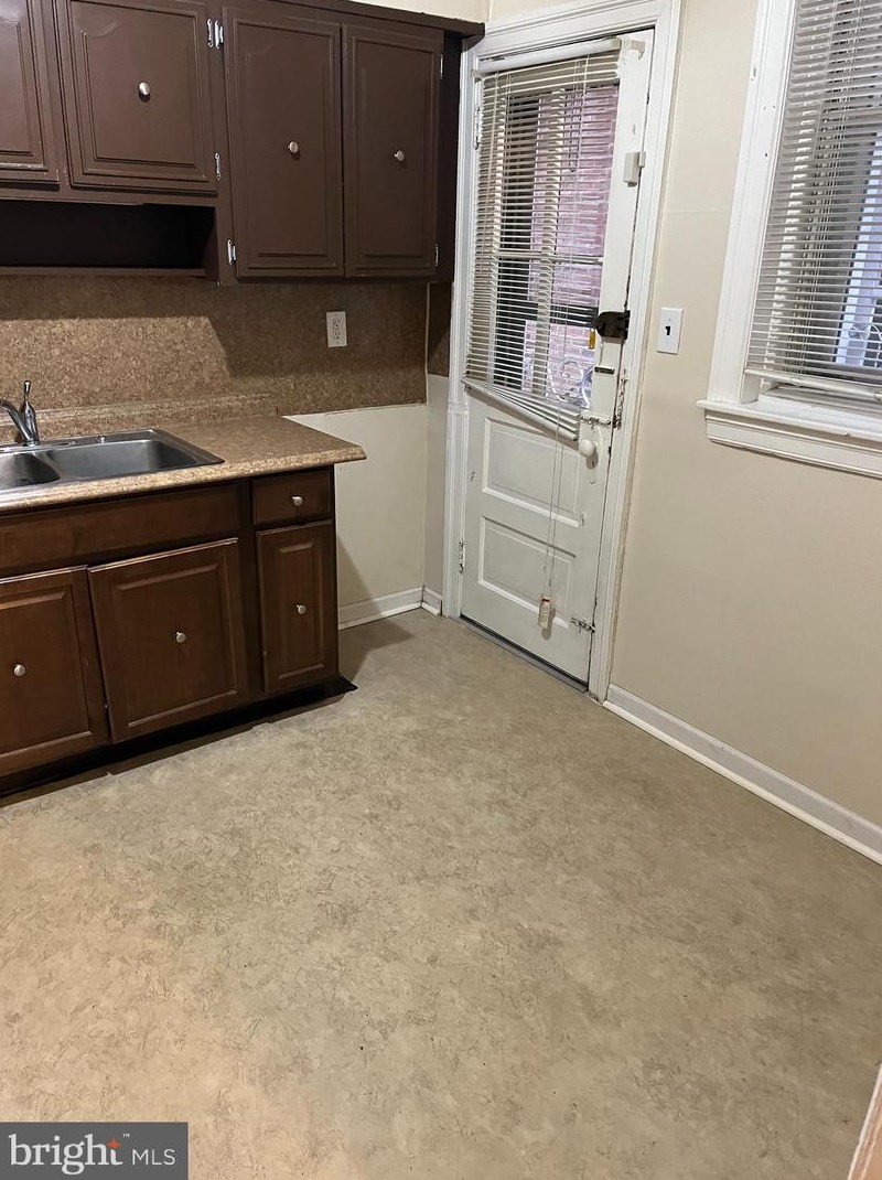 5906 Carpenter St #1, Philadelphia, PA 19143