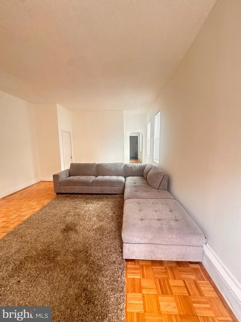 2939 Thompson St, Philadelphia, PA 19121-4547