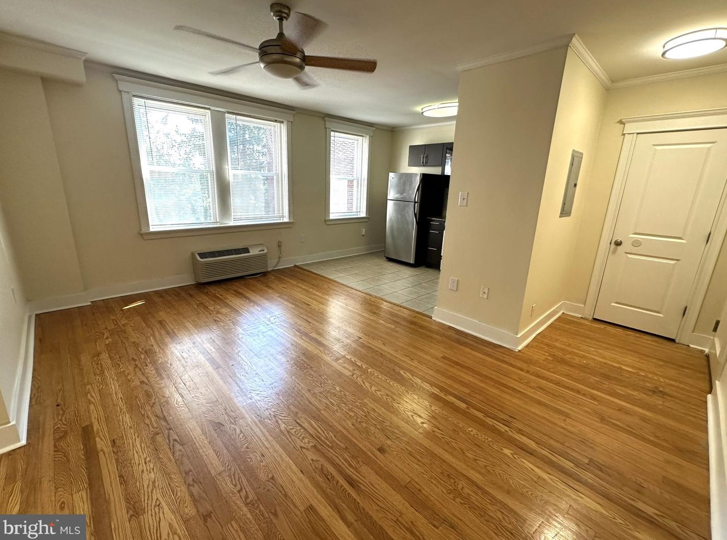 437 School House Ln, Philadelphia, PA 19144-4553