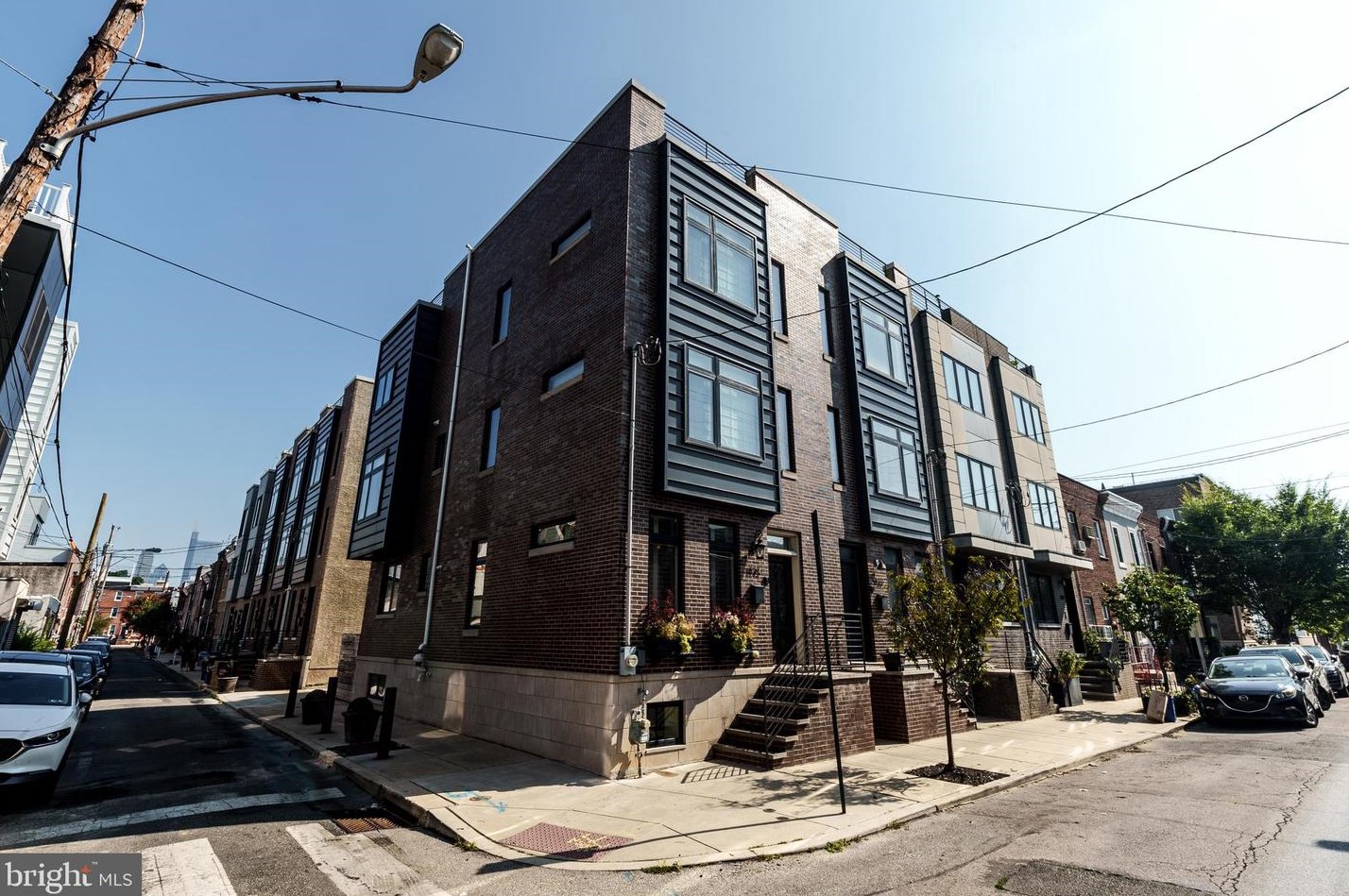 1935 Reed St, Philadelphia, PA 19146-4637