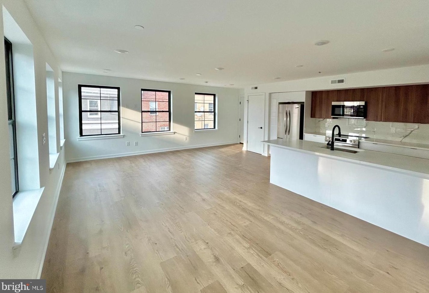 642 Moore St #2, Philadelphia, PA 19148