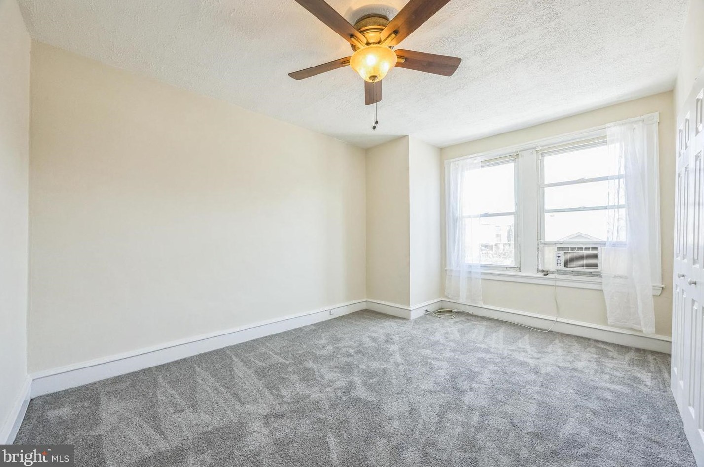 4412 Van Kirk St, Philadelphia PA 19135-4035 exterior