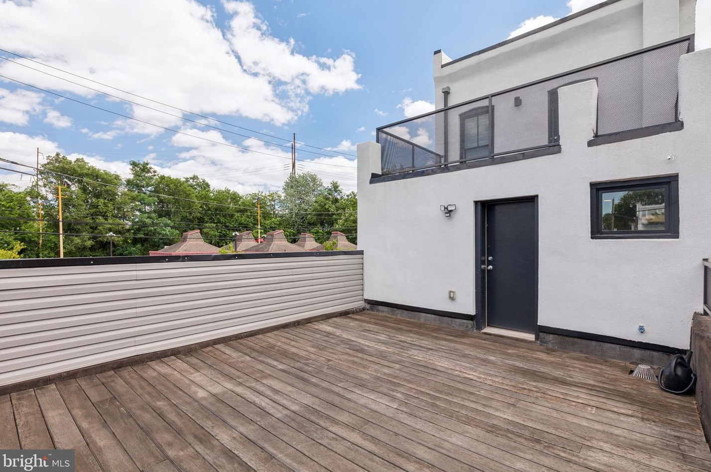 3801 Poplar St, Philadelphia PA 19123-1342 exterior