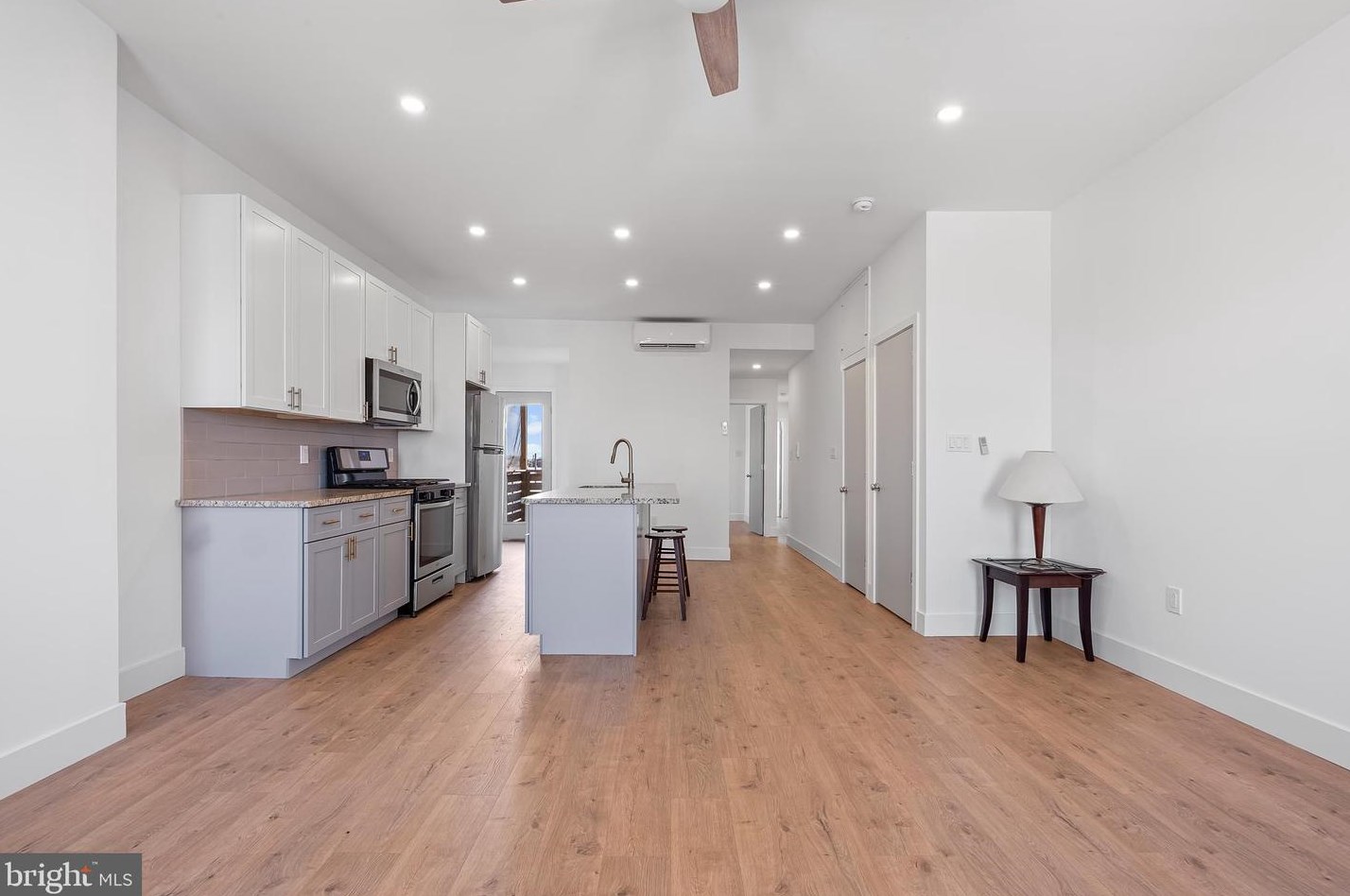 914 Snyder Ave, Philadelphia PA 19148-2312 exterior