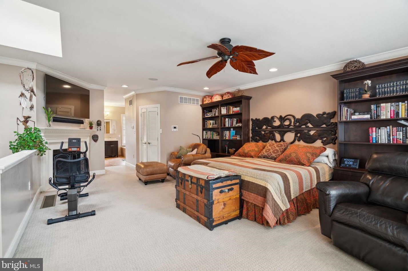 2040 Wallace St, Philadelphia PA 19104-1425 exterior