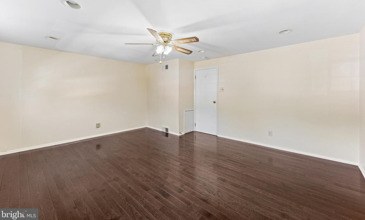 12437 Sweet Briar Rd, Philadelphia PA 19154-1317 exterior