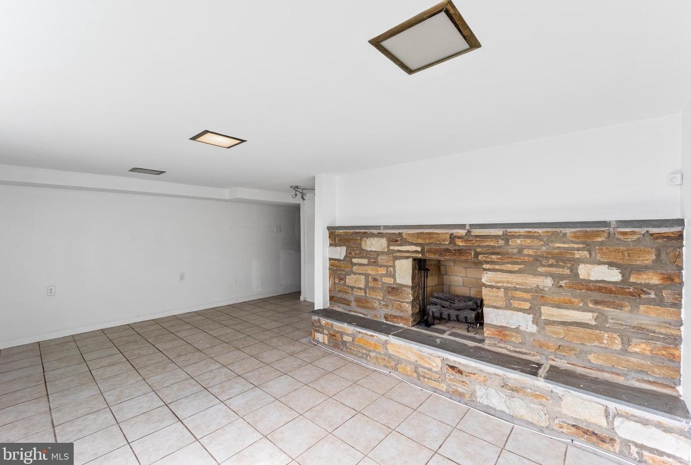 12437 Sweet Briar Rd, Philadelphia PA 19154-1317 exterior