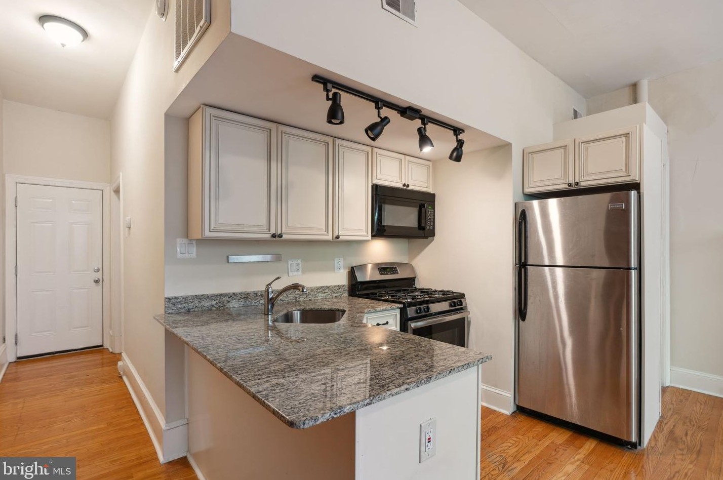 245 S 10th St #2f, Philadelphia, PA 19107