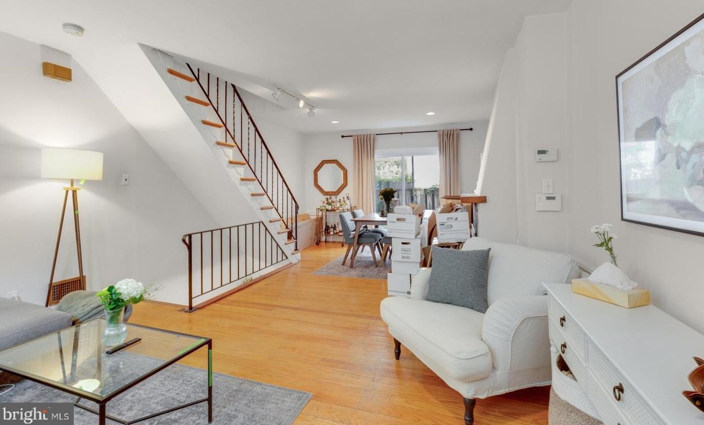 2103 Naudain St, Philadelphia PA  19146-1218 exterior