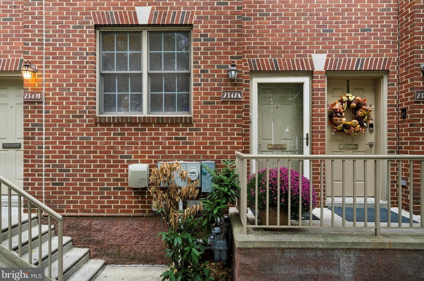 2347 Wallace St, Philadelphia, PA 19130-3127