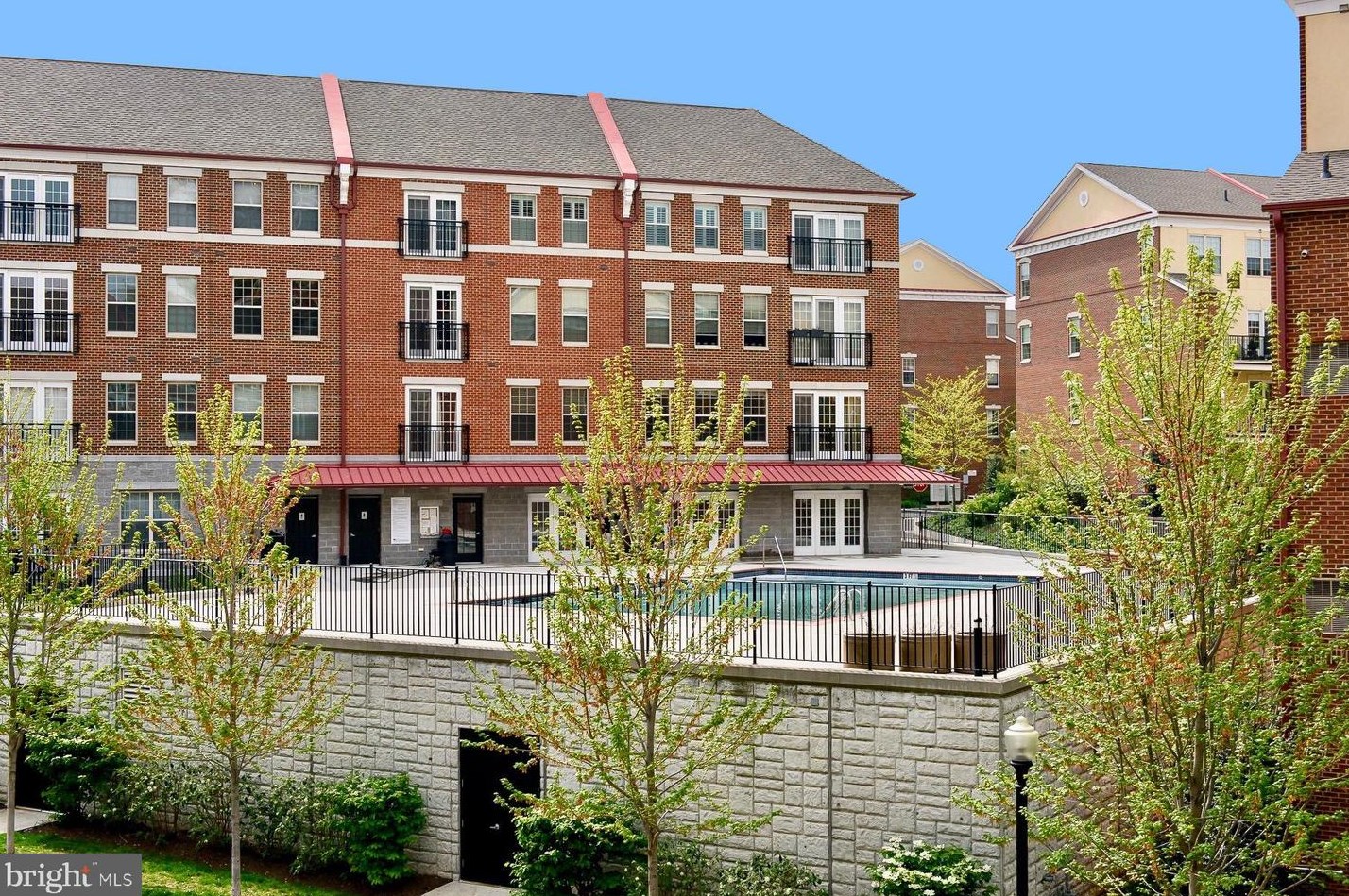 204 Surgeon Generals Ct, Philadelphia, PA 19146-5204