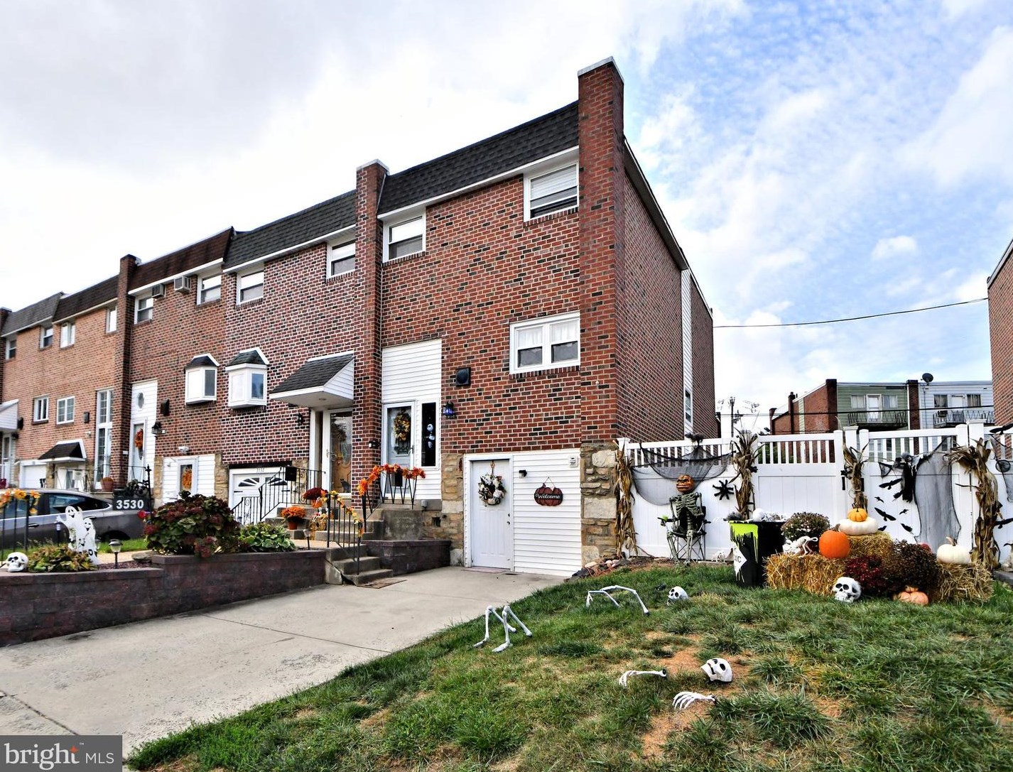 3530 Nottingham Ln, Philadelphia, PA 19114-1404