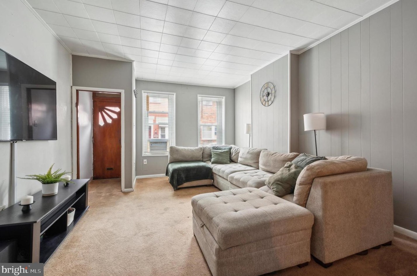 912 Tree St, Philadelphia, PA 19148-3122