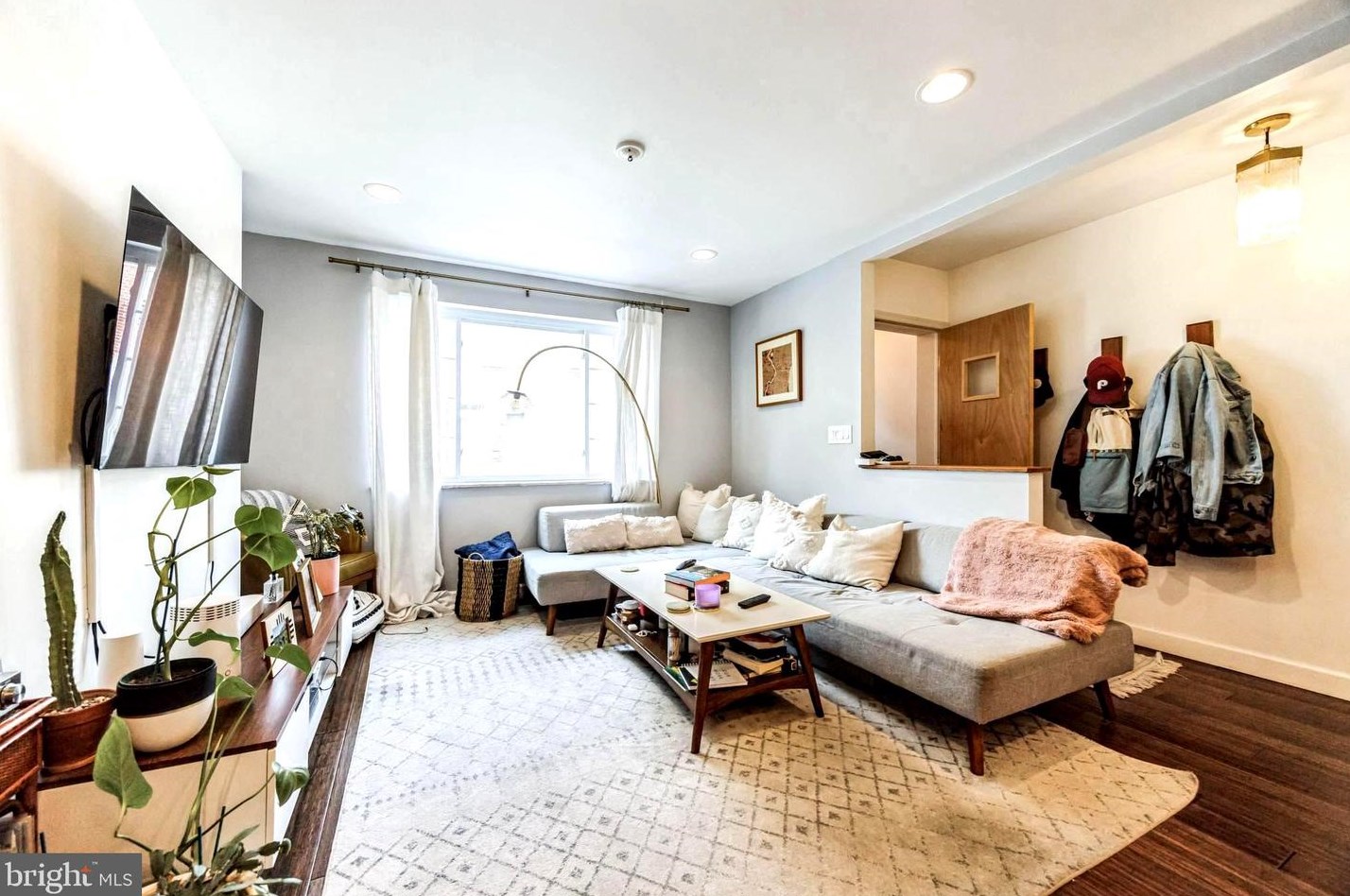 1732 Manton St, Philadelphia, PA 19146
